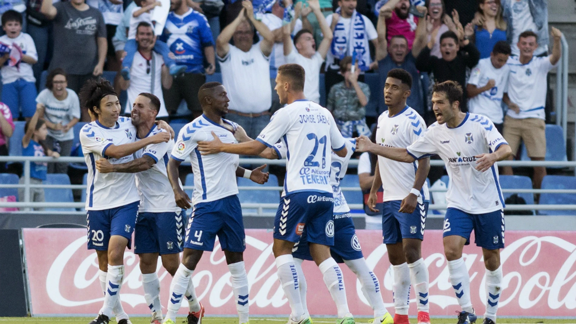 El Tenerife celebra un gol de Shibasaki El Tenerife celebra un gol de Shibasaki