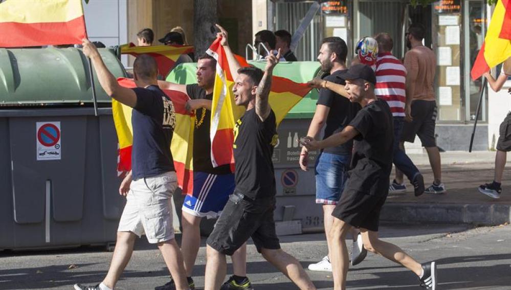 Neonazis irrumpiendo en el Orgullo Gay de Murcia.