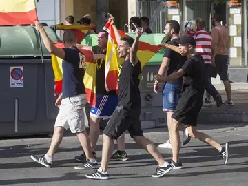 Neonazis irrumpiendo en el Orgullo Gay de Murcia. Neonazis irrumpiendo en el Orgullo Gay de Murcia.
