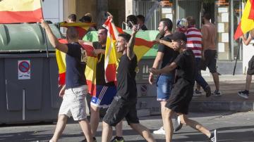 Neonazis irrumpiendo en el Orgullo Gay de Murcia.