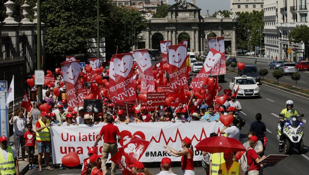 Participantes en Madrid en la VII Marcha por la Vida convocada por Derecho a Vivir