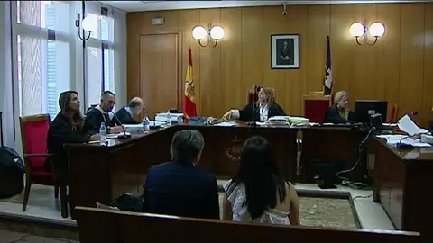 Los acusados de grabar a la infanta ante Castro lo niegan en el juicio Los acusados de grabar a la infanta ante Castro lo niegan en el juicio
