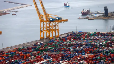 Los puertos, de nuevo paralizados por el masivo seguimiento de la huelga de estibadores Los puertos, de nuevo paralizados por el masivo seguimiento de la huelga de estibadores