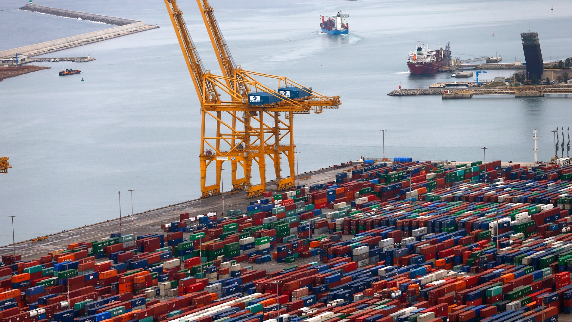 Los puertos, de nuevo paralizados por el masivo seguimiento de la huelga de estibadores Los puertos, de nuevo paralizados por el masivo seguimiento de la huelga de estibadores