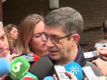 Patxi López: “No hace falta tener carné para ser socialista" Patxi López: “No hace falta tener carné para ser socialista"