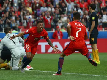 Chile celebra un gol ante Australia Chile celebra un gol ante Australia