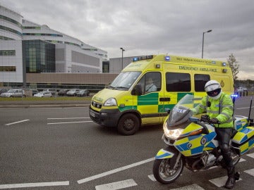 El cuerpo policial precisó que fue alertado de que "un vehículo había colisionado con transeúntes fuera del Westgate Sports Centre, Newcastle upon Tyne"