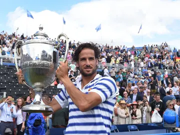 Feliciano López levanta el trofeo de Queens Feliciano López levanta el trofeo de Queens