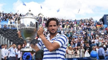 Feliciano López levanta el trofeo de Queens