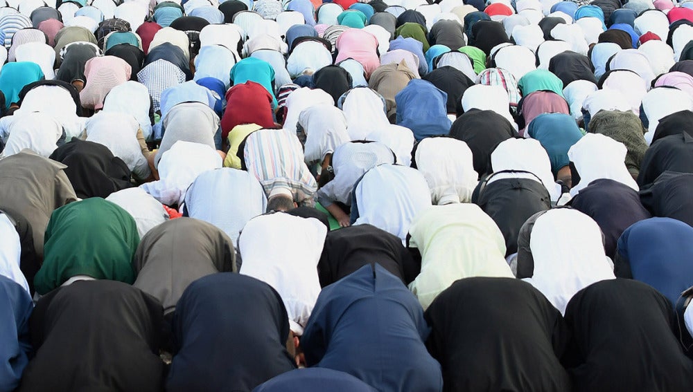 Una multitud de musulmanes