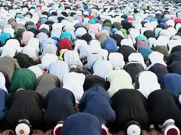 Una multitud de musulmanes Una multitud de musulmanes