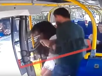 Agresión a una joven en un autobús de Estambul Agresión a una joven en un autobús de Estambul