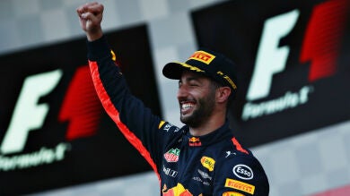Ricciardo gana un caótico GP de Azerbaiyán con Carlos Sainz octavo y Fernando Alonso noveno