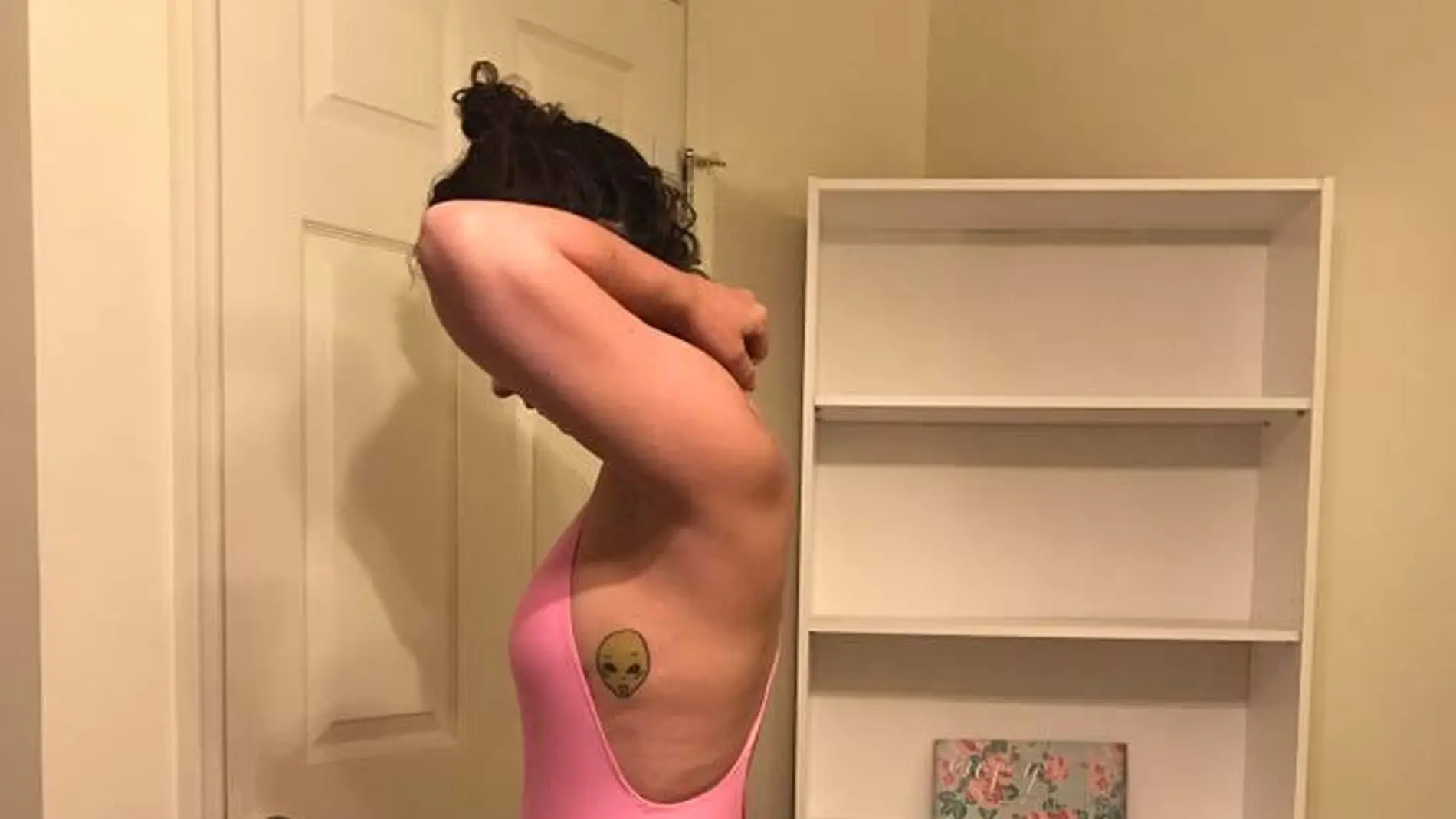 Tori luce con el bañador que llevaba puesto en la piscina Tori luce con el bañador que llevaba puesto en la piscina