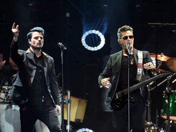 Dani Martín y Alejandro Sanz durante el concierto 'Mas es más' Dani Martín y Alejandro Sanz durante el concierto 'Mas es más'