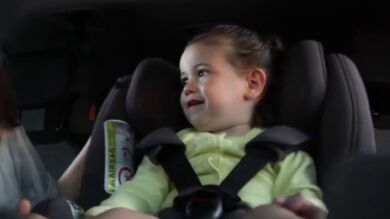 Piden sanciones más graves por llevar a los niños en el coche sin sujeción: 640 han muerto en diez años por esta infracción