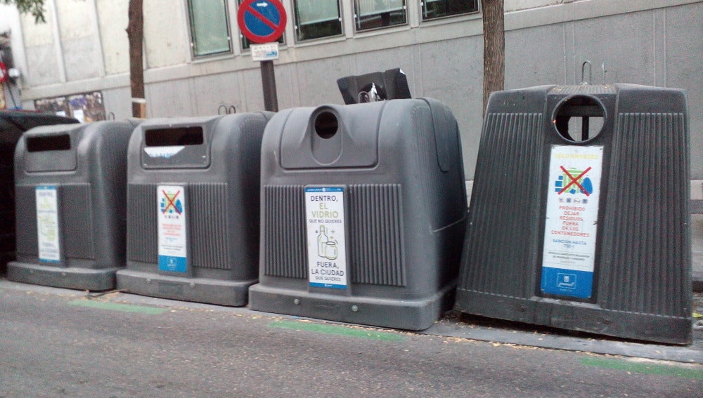 Contenedores para la recogida de distintos tipos de residuos en Madrid. Fuente: UCC-UPM.