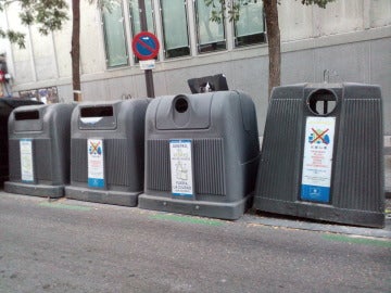 Contenedores para la recogida de distintos tipos de residuos en Madrid. Fuente: UCC-UPM.