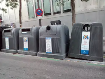 Contenedores para la recogida de distintos tipos de residuos en Madrid. Fuente: UCC-UPM. Contenedores para la recogida de distintos tipos de residuos en Madrid. Fuente: UCC-UPM.