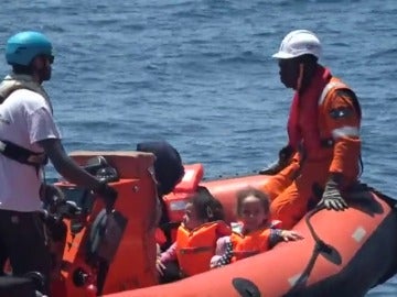 Rescate de cientos de inmigrantes procedentes de Libia en aguas del Mediterráneo