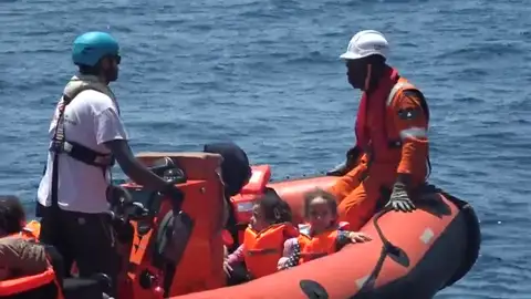 Rescate de cientos de inmigrantes procedentes de Libia en aguas del Mediterráneo Rescate de cientos de inmigrantes procedentes de Libia en aguas del Mediterráneo