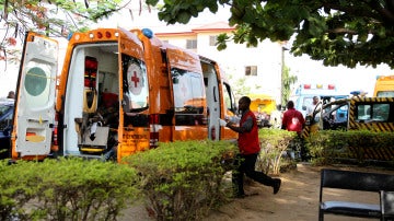 Un voluntario de la Cruz Roja en África