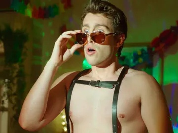 Juan, el inesperado stripper de la despedida de Trini Juan, el inesperado stripper de la despedida de Trini