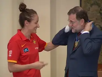 Rajoy recibe a las campeonas de Europa de baloncesto Rajoy recibe a las campeonas de Europa de baloncesto