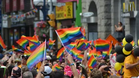 Banderas del arcoíris La iniciativa del 'vaso retornable' se probará por primera vez en el World Pride