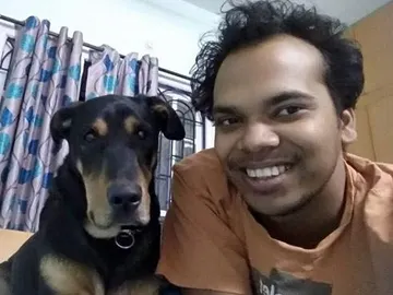 Un hombre es mordido por un cocodrilo al intentar salvar a su perro Un hombre es mordido por un cocodrilo al intentar salvar a su perro