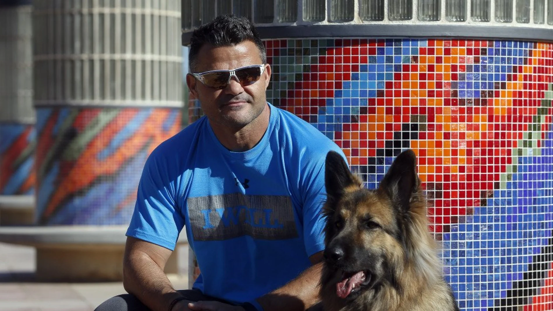 David Casinos, junto a su perra guía Farala David Casinos, junto a su perra guía Farala