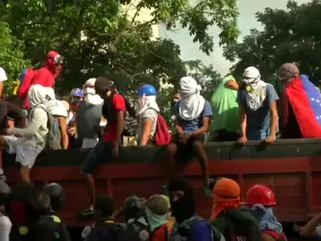 Tres militares heridos por arma de fuego durante protesta en Caracas Tres militares heridos por arma de fuego durante protesta en Caracas