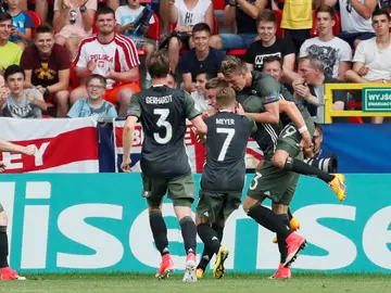 Los jugadores alemanes celebran uno de sus goles contra Inglaterra Los jugadores alemanes celebran uno de sus goles contra Inglaterra
