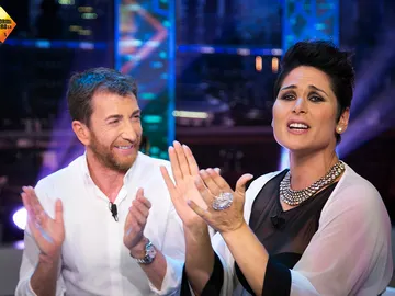 Rosa López canta en directo en 'El Hormiguero 3.0' al oído de Pablo Motos Rosa López canta en directo en 'El Hormiguero 3.0' al oído de Pablo Motos
