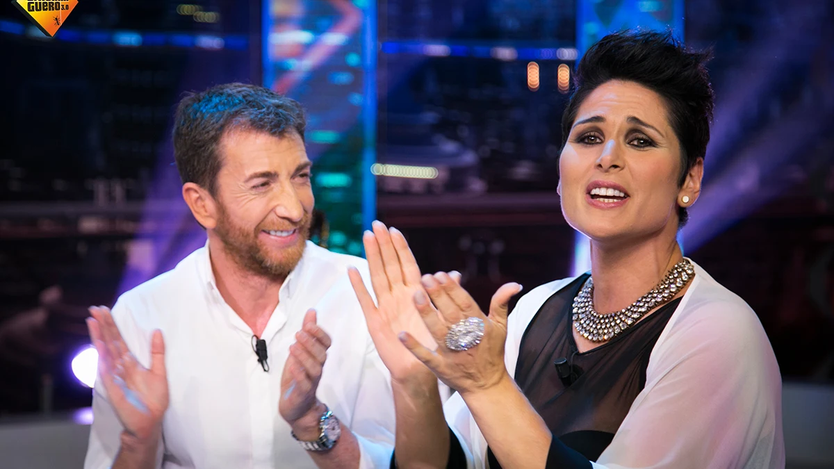Rosa López canta en directo en 'El Hormiguero 3.0' al oído de Pablo Motos Rosa López canta en directo en 'El Hormiguero 3.0' al oído de Pablo Motos