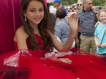 Una niña se hace un tatuaje de henna y acaba con el brazo quemado Una niña se hace un tatuaje de henna y acaba con el brazo quemado