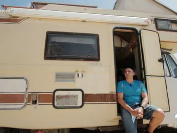 El turismo deja sin vivienda a los temporeros en Ibiza: "No pagas por el piso, sino por la cama" El turismo deja sin vivienda a los temporeros en Ibiza: "No pagas por el piso, sino por la cama"