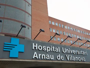 Fachada del Hospital Universitario Arnau de Vilanova Fachada del Hospital Universitario Arnau de Vilanova