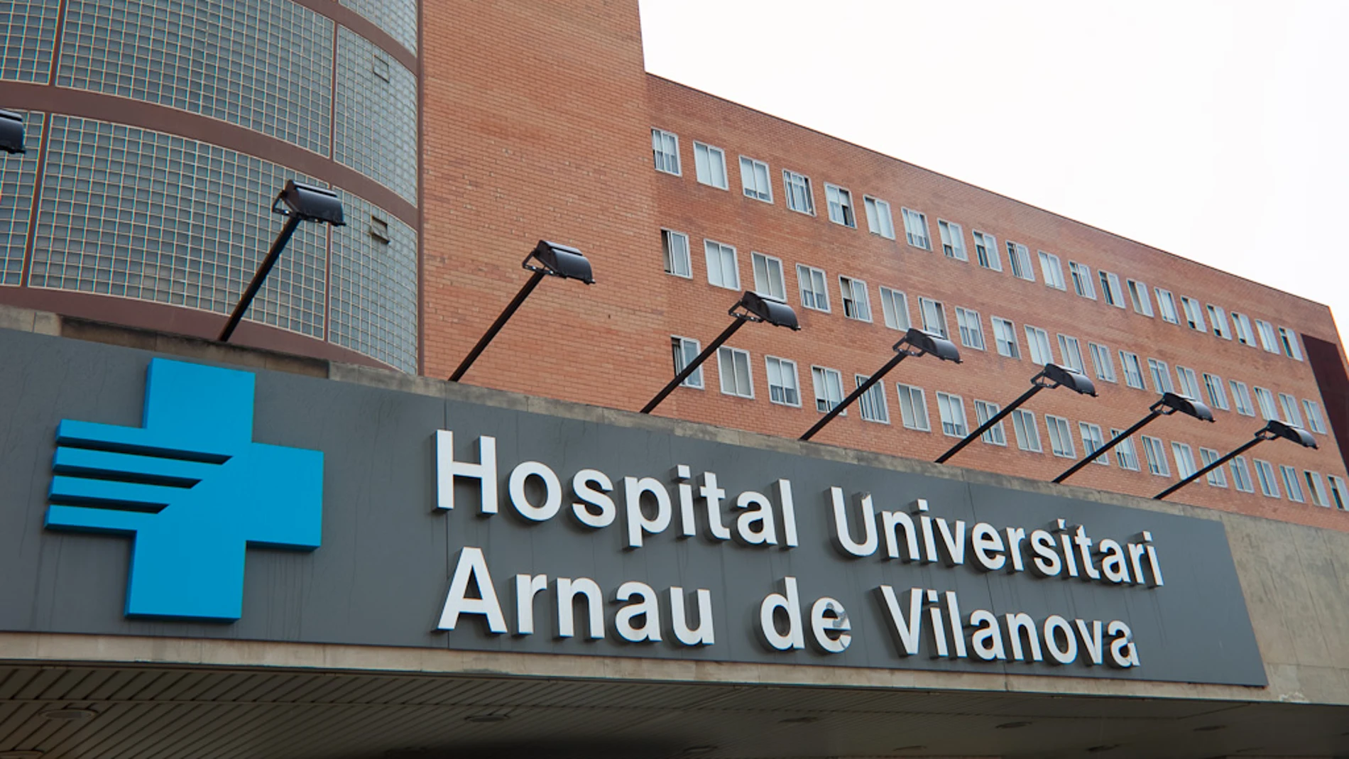 Fachada del Hospital Universitario Arnau de Vilanova Fachada del Hospital Universitario Arnau de Vilanova