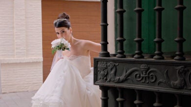 Trini huye del altar de la catedral de Sevilla