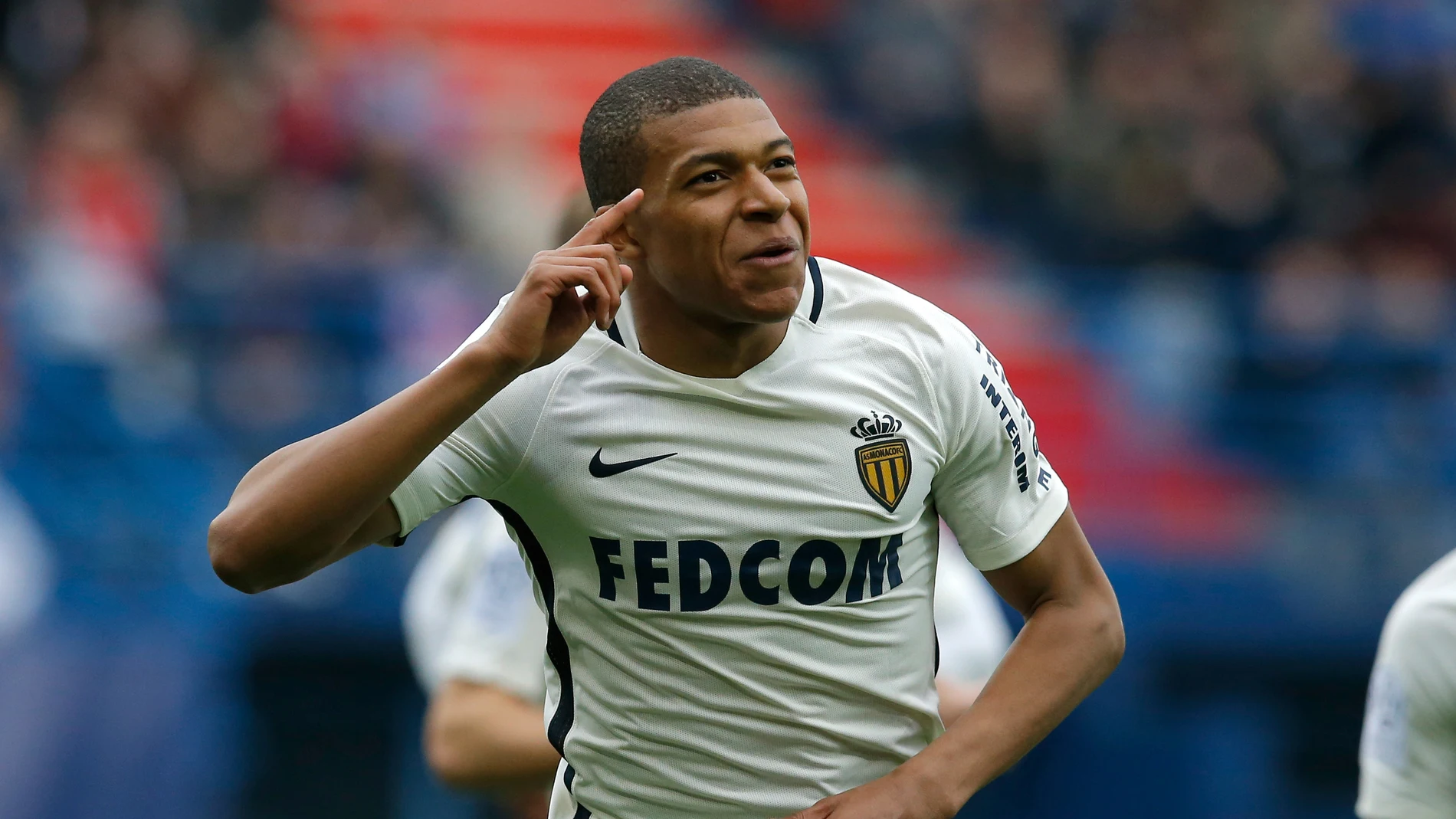 Mbappé celebra un gol con el Mónaco Mbappé celebra un gol con el Mónaco