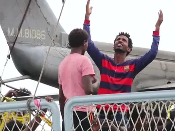 Un barco de la Armada italiana traslada a 700 migrantes localizados en aguas del Mediterráneo Un barco de la Armada italiana traslada a 700 migrantes localizados en aguas del Mediterráneo