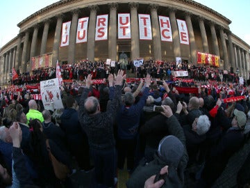 Miles de personas pidieron justicia en Liverpool el pasado abril