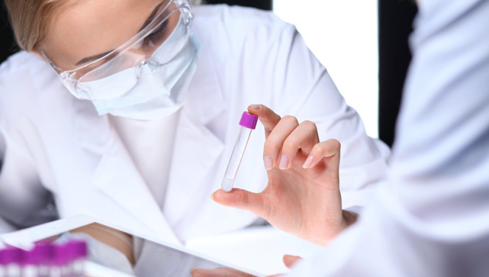 Una mujer en un laboratorio