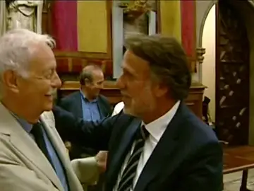 El presidente del Grupo Planeta junto al escritor Eduardo Mendoza El presidente del Grupo Planeta junto al escritor Eduardo Mendoza