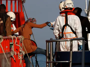 Salvamento marítimo rescatan una patera con 31 personas| Archivo Salvamento marítimo rescatan una patera con 31 personas| Archivo