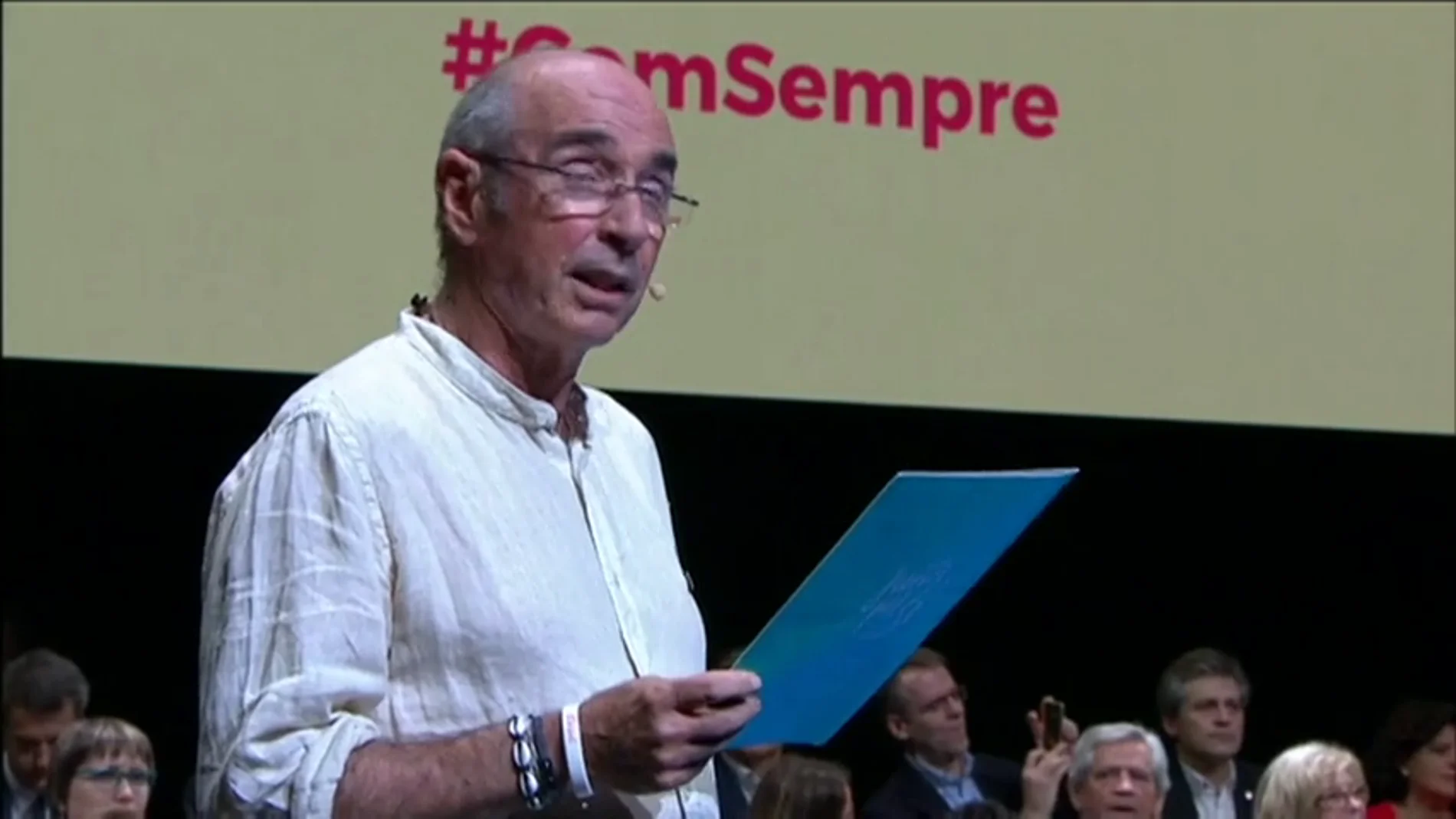 Sobre Lluis Llach: "De cantante amenazado a diputado amenazante" Sobre Lluis Llach: "De cantante amenazado a diputado amenazante"