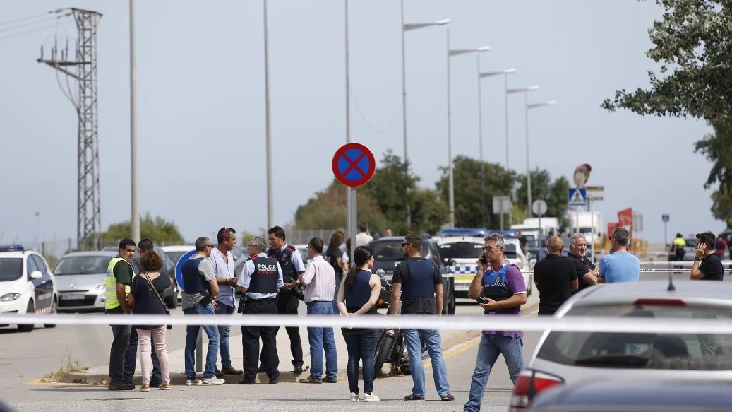 Dispositivo policial tras el ataque a dos policías en Gavà