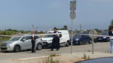 Un hombre hiere a dos policías locales en el tanatorio de Gavà con un AK-47 y se da a la fuga