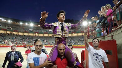 Jesús Enrique Colombo, a hombros en la novillada de apertura de los festejos de San Fermín